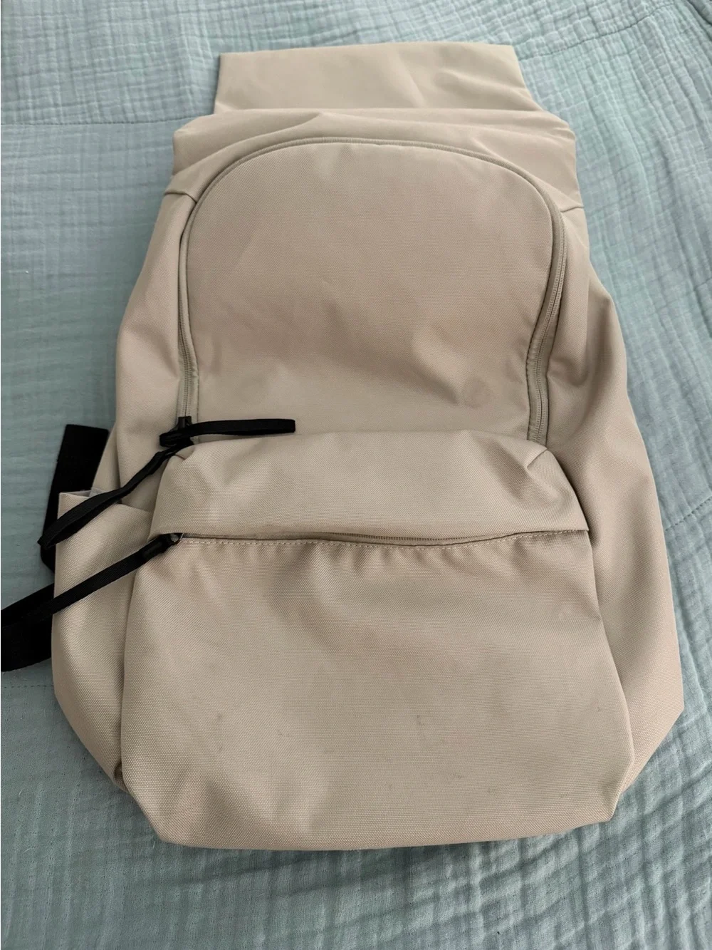 Everlane travel style